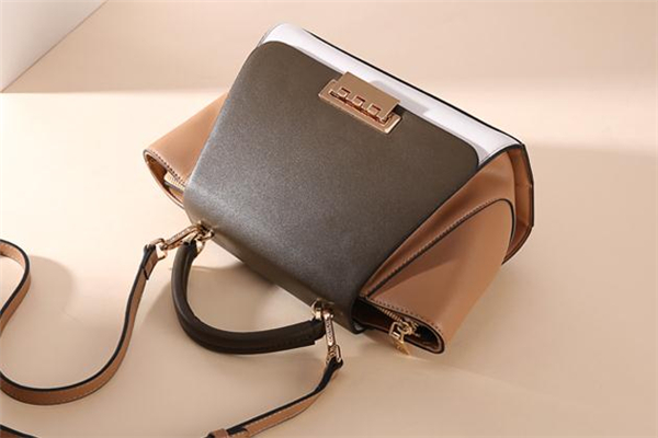手提包怎么搭配衣服 這些禁忌要注意 手提包怎么搭配衣服 這些禁忌要注意