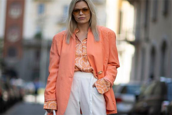 珊瑚橙配什么顏色好看 今年最火的流行色 珊瑚橙配什么顏色好看 今年最火的流行色