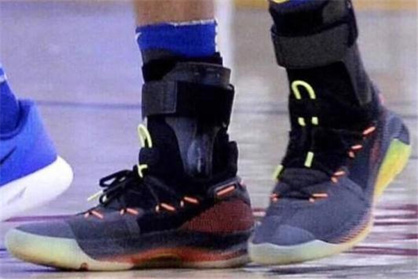 ua curry 6庫里6代戰(zhàn)靴諜照 搭載全新緩震科技 ua curry 6庫里6代戰(zhàn)靴諜照 搭載全新緩震科技