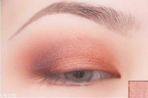 圣誕亮片妝怎么畫(huà) 圣誕眼妝怎么畫(huà)