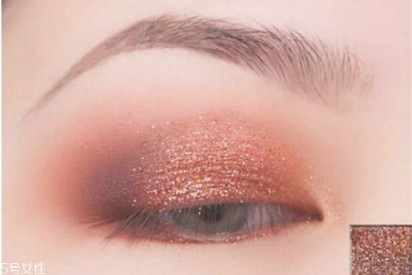 圣誕亮片妝怎么畫(huà) 圣誕眼妝怎么畫(huà)