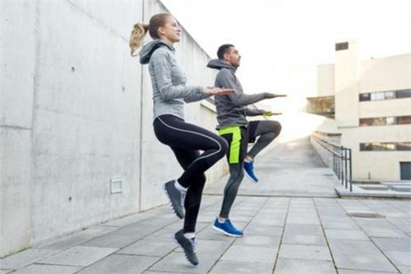 高抬腿可以瘦屁股嗎 要配合其它動作 高抬腿可以瘦屁股嗎 要配合其它動作