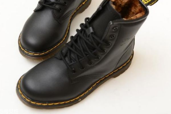 馬丁靴皮裂了怎么辦 3招讓你的鞋子煥然一新 馬丁靴皮裂了怎么辦 3招讓你的鞋子煥然一新