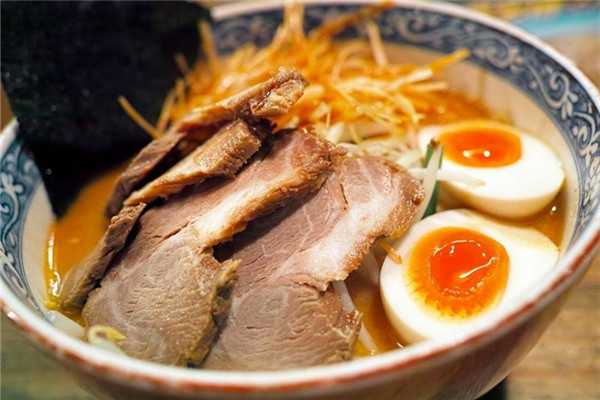 溏心蛋和溫泉蛋的區(qū)別 哪個好吃看品味 溏心蛋和溫泉蛋的區(qū)別 哪個好吃看品味