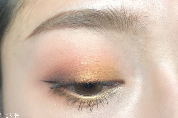 金色眼影怎么畫 迷人的大眼妝畫法步驟 金色眼影怎么畫 迷人的大眼妝畫法步驟