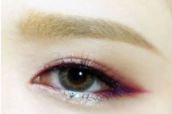 金色眼影怎么畫 迷人的大眼妝畫法步驟 金色眼影怎么畫 迷人的大眼妝畫法步驟