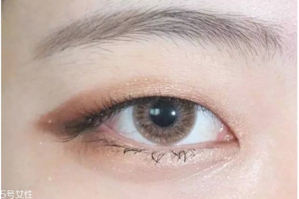 金色眼影怎么畫 迷人的大眼妝畫法步驟 金色眼影怎么畫 迷人的大眼妝畫法步驟