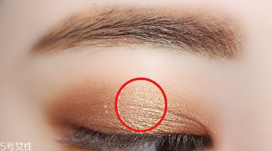金色眼影怎么畫 迷人的大眼妝畫法步驟 金色眼影怎么畫 迷人的大眼妝畫法步驟