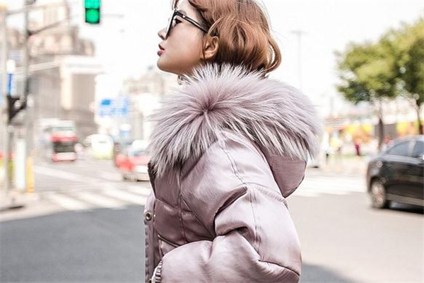 大毛領外套怎么搭配 冬天首選這5款 大毛領外套怎么搭配 冬天首選這5款