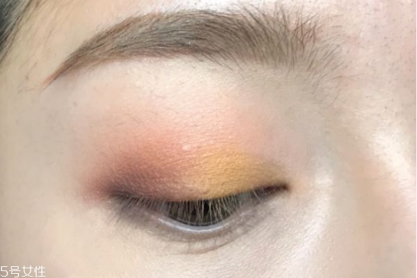 金色眼影怎么畫 迷人的大眼妝畫法步驟 金色眼影怎么畫 迷人的大眼妝畫法步驟