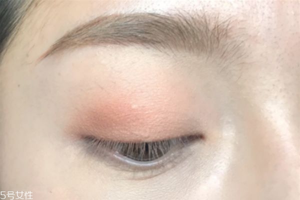 金色眼影怎么畫 迷人的大眼妝畫法步驟 金色眼影怎么畫 迷人的大眼妝畫法步驟