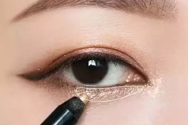 臥蠶用什么顏色畫好看 根據(jù)膚色如何選色 臥蠶用什么顏色畫好看 根據(jù)膚色如何選色