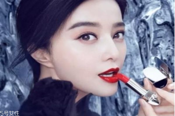 嬌蘭冰冰紅是哪個(gè)色號(hào) 嬌蘭冰冰紅試色