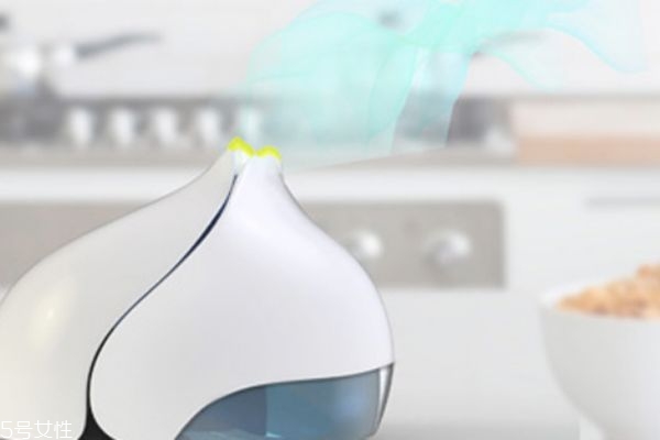 加濕器可以加香水嗎 ?空調房要放加濕器嗎