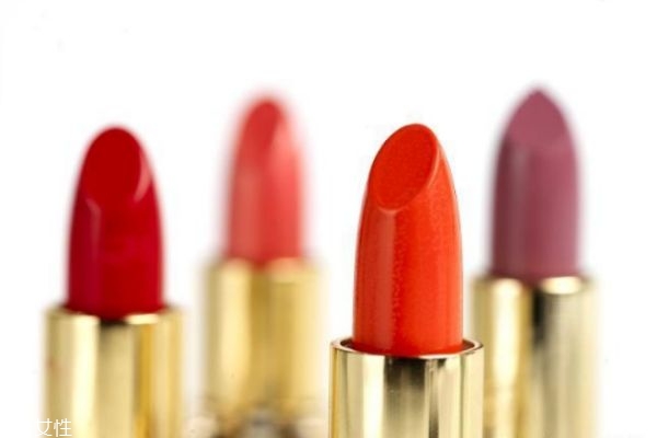 簡單挑選合適口紅的方法 選購口紅的顏色注意事項 簡單挑選合適口紅的方法 選購口紅的顏色注意事項