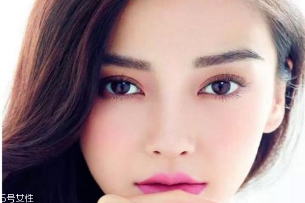 簡單挑選合適口紅的方法 選購口紅的顏色注意事項 簡單挑選合適口紅的方法 選購口紅的顏色注意事項