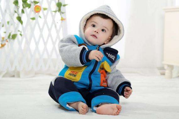 寶寶冬季穿多可不好 穿衣也有學(xué)問 寶寶冬季穿多可不好 穿衣也有學(xué)問