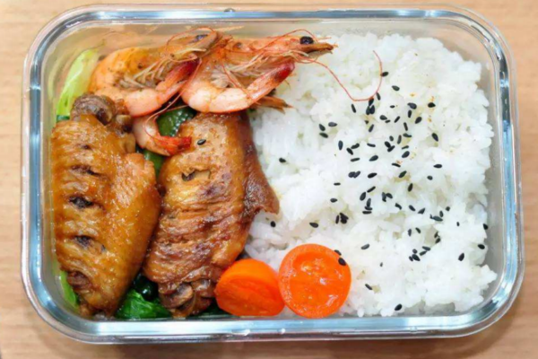 營養(yǎng)午餐應該吃些什么?四個標準要知道