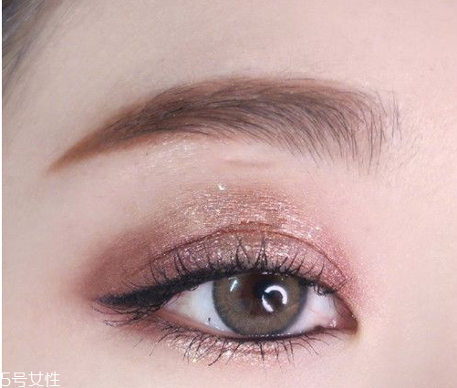 液體眼影怎么用 液體眼影的使用教程 液體眼影怎么用 液體眼影的使用教程