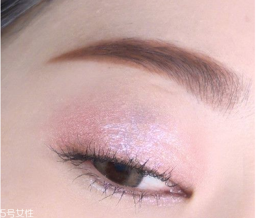 液體眼影怎么用 液體眼影的使用教程 液體眼影怎么用 液體眼影的使用教程