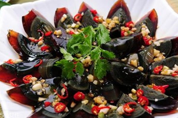 皮蛋和什么不能一起吃 皮蛋的保存方法 皮蛋和什么不能一起吃 皮蛋的保存方法