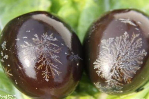 皮蛋和什么不能一起吃 皮蛋的保存方法 皮蛋和什么不能一起吃 皮蛋的保存方法