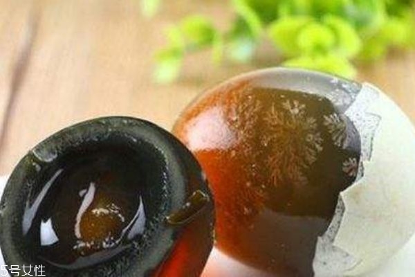 松花蛋和變蛋的區(qū)別 如何挑選皮蛋 松花蛋和變蛋的區(qū)別 如何挑選皮蛋