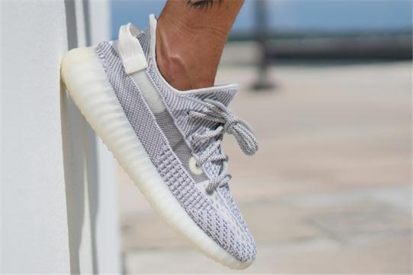 yeezy 350 static上腳圖 效果很特別 yeezy 350 static上腳圖 效果很特別