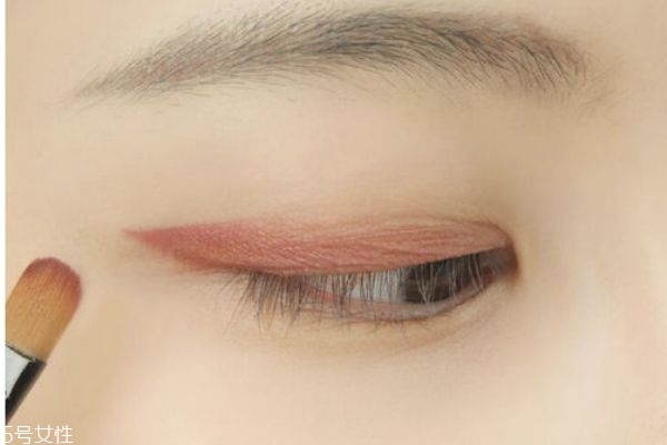 紅色妝容怎么畫 紅色系眼妝怎么畫好看