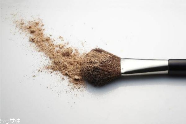 化妝有哪些誤區(qū) 新手化妝入門小訣竅有哪些 化妝有哪些誤區(qū) 新手化妝入門小訣竅有哪些