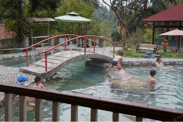 泡溫泉能帶手機(jī)嗎 看什么情況下 泡溫泉能帶手機(jī)嗎 看什么情況下