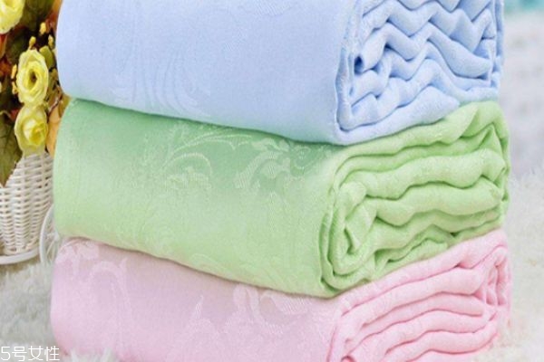 毛巾被發(fā)黃了怎么恢復 日常清潔毛巾被方法 毛巾被發(fā)黃了怎么恢復 日常清潔毛巾被方法