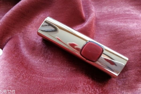 歐萊雅rb301是什么顏色 歐萊雅金管口紅rb301試色