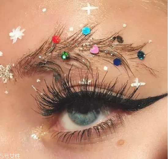 圣誕節(jié)怎么化妝 圣誕約會(huì)妝容教程 圣誕節(jié)怎么化妝 圣誕約會(huì)妝容教程