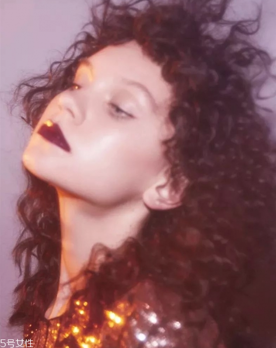 圣誕節(jié)怎么化妝 圣誕約會(huì)妝容教程 圣誕節(jié)怎么化妝 圣誕約會(huì)妝容教程