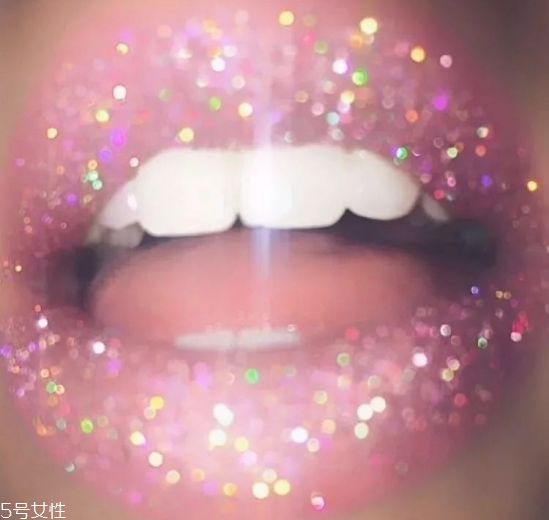 圣誕節(jié)怎么化妝 圣誕約會(huì)妝容教程 圣誕節(jié)怎么化妝 圣誕約會(huì)妝容教程