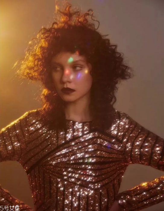 圣誕節(jié)怎么化妝 圣誕約會(huì)妝容教程 圣誕節(jié)怎么化妝 圣誕約會(huì)妝容教程