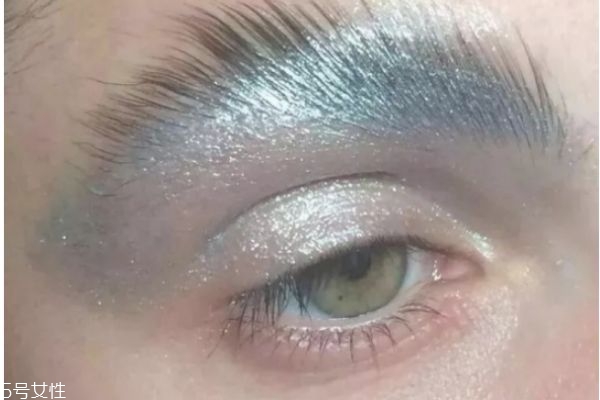 圣誕節(jié)怎么化妝 圣誕約會(huì)妝容教程 圣誕節(jié)怎么化妝 圣誕約會(huì)妝容教程