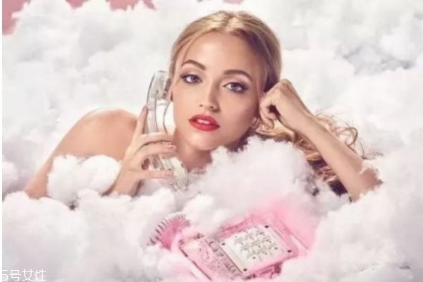 圣誕節(jié)怎么化妝 圣誕約會(huì)妝容教程 圣誕節(jié)怎么化妝 圣誕約會(huì)妝容教程