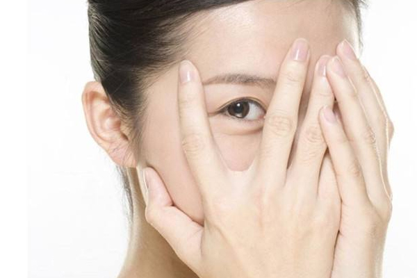 第一次用眼霜注意事項(xiàng) 4個(gè)眼霜正確觀念 第一次用眼霜注意事項(xiàng) 4個(gè)眼霜正確觀念