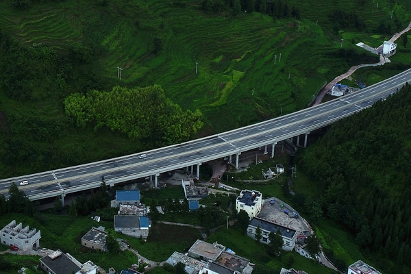 爬山喝什么水好 最好是涼白開 爬山喝什么水好 最好是涼白開