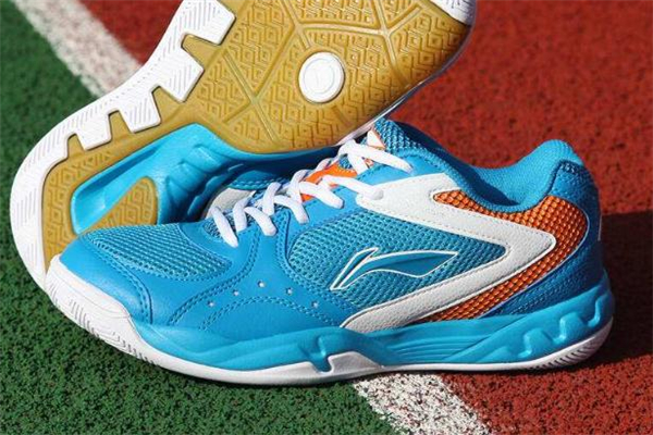 羽毛球鞋可以跑步嗎 并不適合戶外 羽毛球鞋可以跑步嗎 并不適合戶外