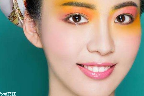 烘焙定妝用什么散粉 任何散粉都可以 烘焙定妝用什么散粉 任何散粉都可以