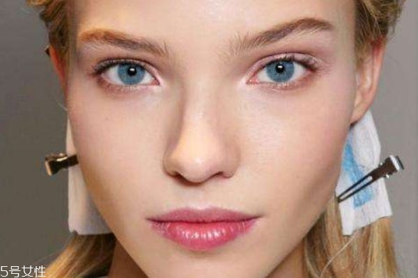 打完耳洞多久可以換耳釘 打完耳洞要注意什么 打完耳洞多久可以換耳釘 打完耳洞要注意什么