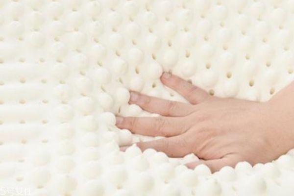 乳膠枕對頸椎病有用嗎 乳膠枕頭適合如下人群