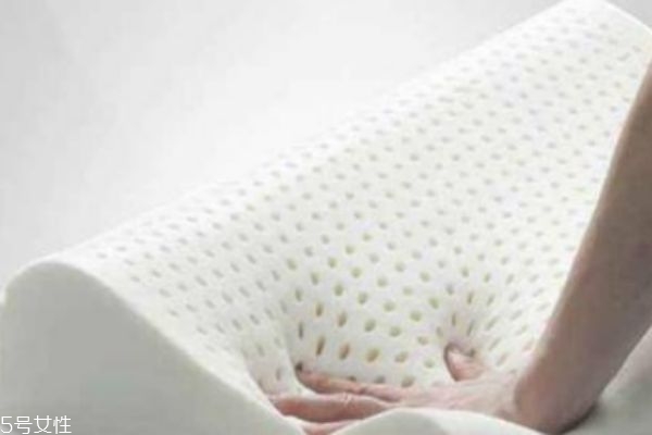 乳膠枕鑒別方法 4招鑒別是否為正品 乳膠枕鑒別方法 4招鑒別是否為正品