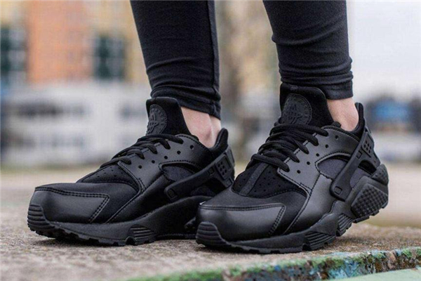 跑鞋會越穿越大嗎 會變松一點(diǎn) 跑鞋會越穿越大嗎 會變松一點(diǎn)