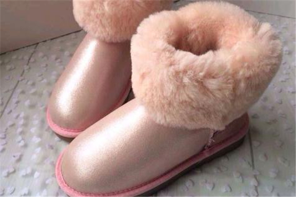 雪地靴為什么叫雪地靴 下雪穿的鞋子 雪地靴為什么叫雪地靴 下雪穿的鞋子