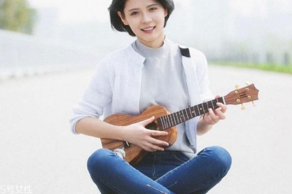 尤克里里和吉他的區(qū)別 尤克里里適合多大孩子學(xué) 尤克里里和吉他的區(qū)別 尤克里里適合多大孩子學(xué)