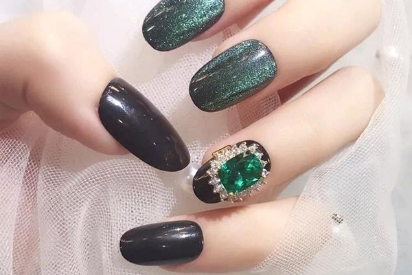 2019大顆鉆石美甲圖片 炫酷帶鉆石美甲 2019大顆鉆石美甲圖片 炫酷帶鉆石美甲